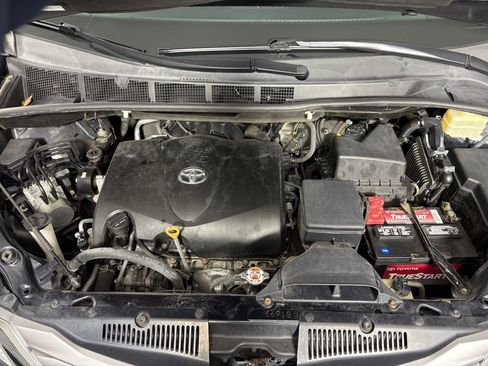 Used 2017 Toyota Sienna AWD image 9