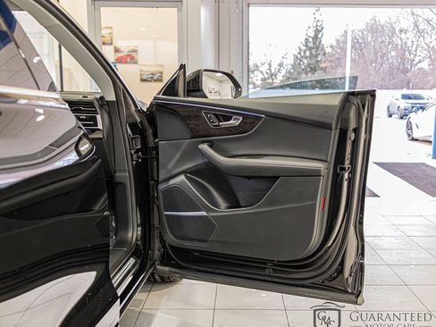 Used 2023 Audi Q8 Prestige w/ Prestige Package image 42