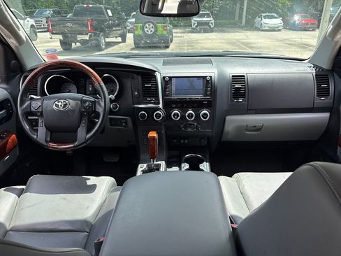 Used 2022 Toyota Sequoia Platinum AWD/4WD image 7