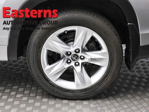 Used 2019 Toyota Highlander Limited w/ Carpet Mat Package (TMS) AWD/4WD image 8