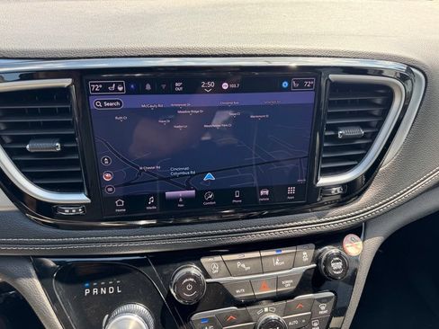 Used 2025 Chrysler Pacifica Limited FWD image 41