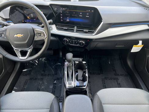 Used 2026 Chevrolet Trax LT w/ Driver Confidence Package FWD image 32