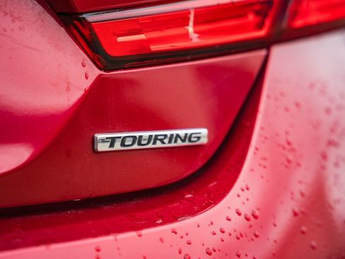 Used 2018 Honda Accord Touring image 8