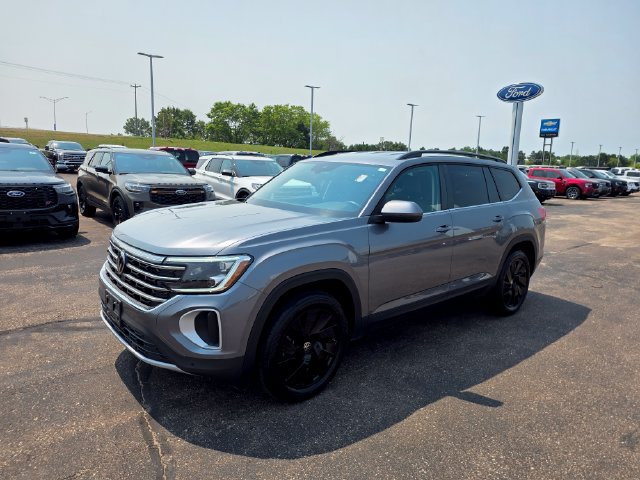 Used 2024 Volkswagen Atlas SE AWD/4WD image 3