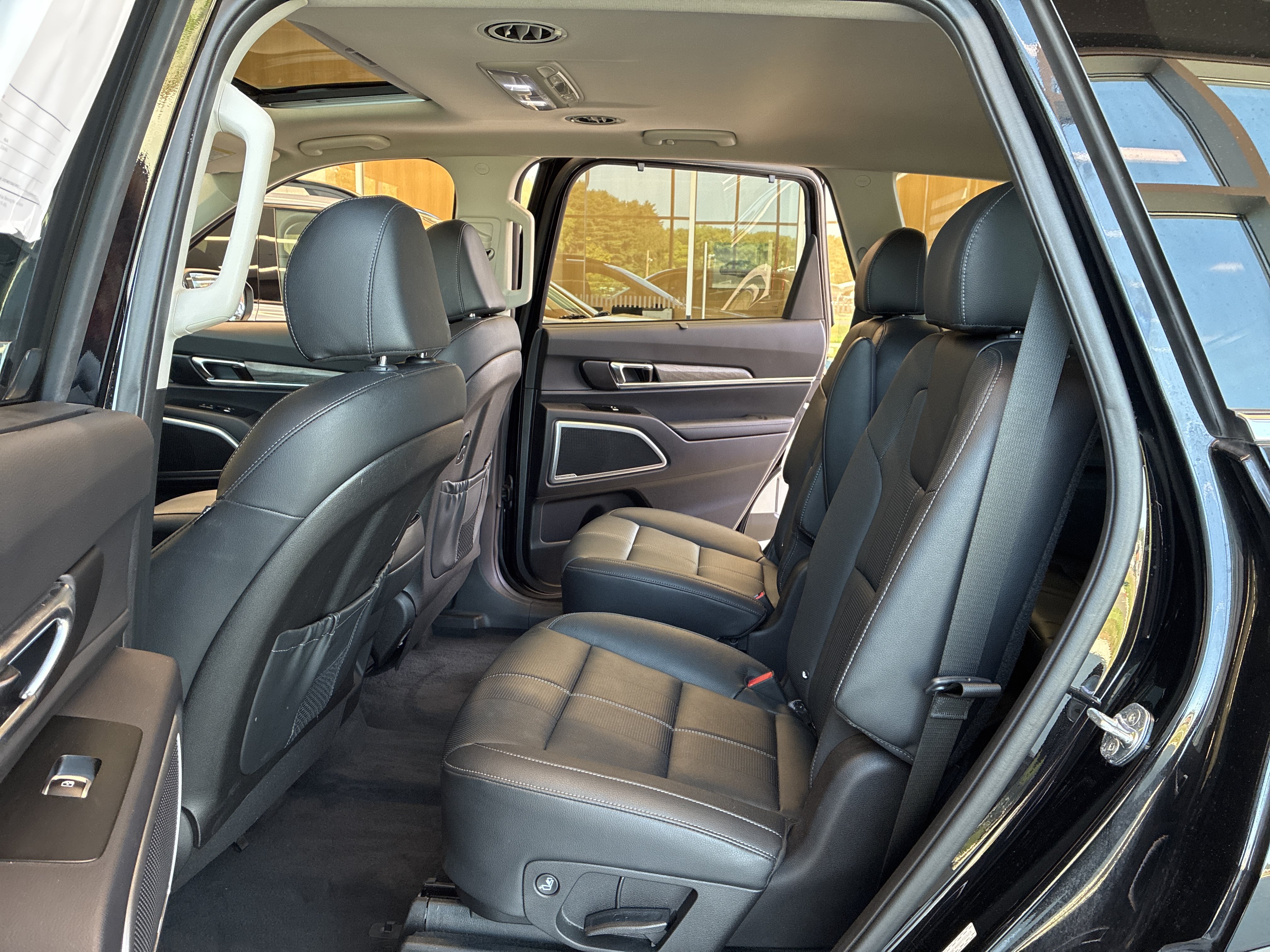 Certified 2022 Kia Telluride EX w/ EX Premium Package AWD/4WD image 11