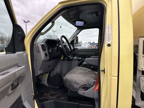 Used 2019 Ford E-450 and Econoline 450 Super Duty w/ Power Windows & Locks Group image 9