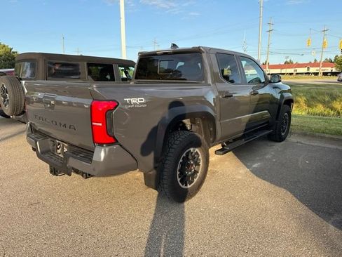 Used 2024 Toyota Tacoma TRD Off-Road w/ TRD Off Road Upgrade Package AWD/4WD image 6