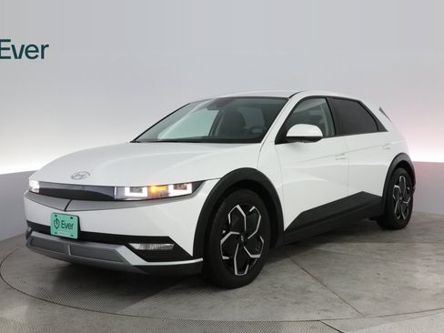 Used 2024 Hyundai Ioniq 5 SEL image 2