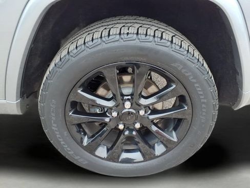 Used 2018 Jeep Grand Cherokee Altitude AWD/4WD image 7