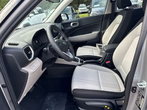 New 2025 Hyundai Venue SEL image 9