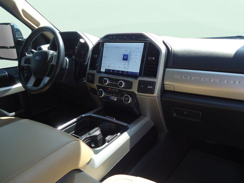 Used 2022 Ford F250 Lariat w/ Tremor Off-Road Package AWD/4WD image 32