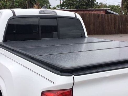 Used 2016 Toyota Tacoma SR5 image 10