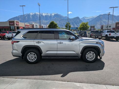 Used 2025 Toyota Sequoia SR5 AWD/4WD image 2