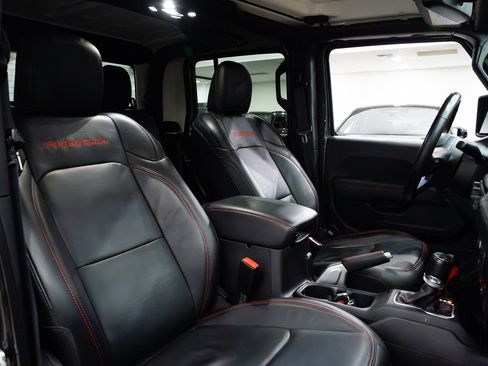 Used 2022 Jeep Gladiator Rubicon w/ Cold Weather Group image 10