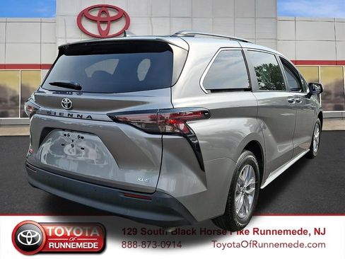 Used 2026 Toyota Sienna XLE FWD image 6