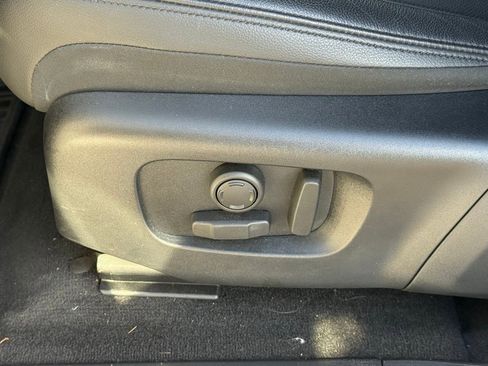 Certified 2026 Land Rover Range Rover Evoque Dynamic SE image 12