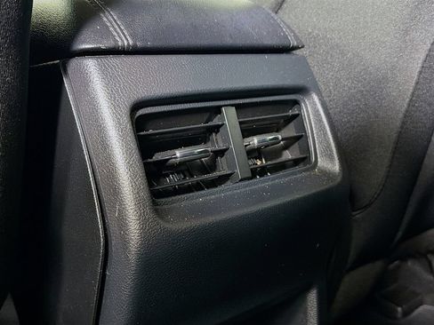 Used 2019 Ford Edge SE FWD image 25