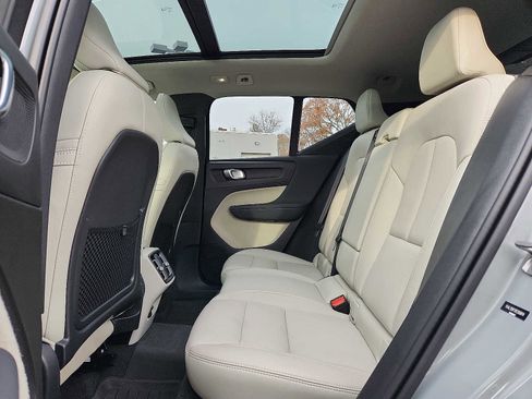 Certified 2024 Volvo XC40 B5 Ultimate w/ Protection Package Premier image 10