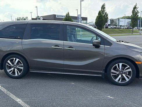 Used 2023 Honda Odyssey Touring image 3