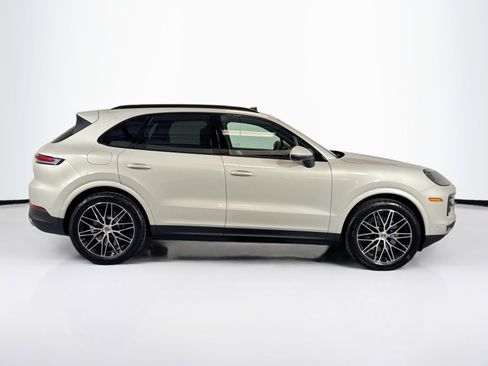 Used 2025 Porsche Cayenne image 8