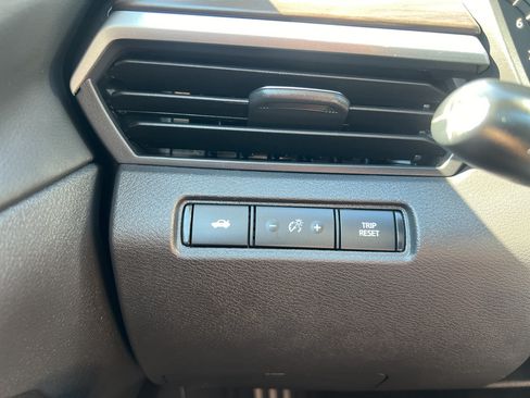 Used 2024 Nissan Altima 2.5 SV FWD image 10
