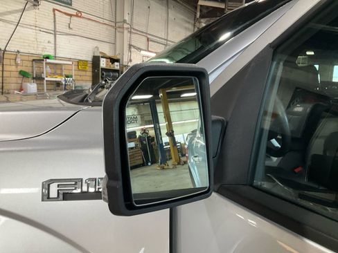 Used 2018 Ford F150 Lariat image 31