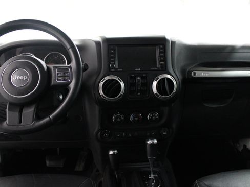 Used 2016 Jeep Wrangler Unlimited Sahara w/ Max Tow Package AWD/4WD image 2