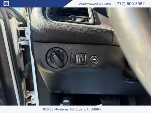 Used 2019 Dodge Challenger SXT image 44