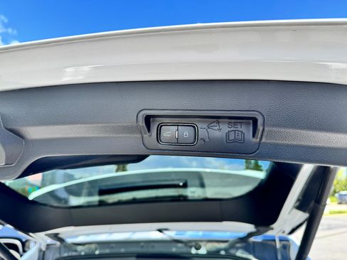 Used 2020 Ford Explorer XLT AWD/4WD image 19