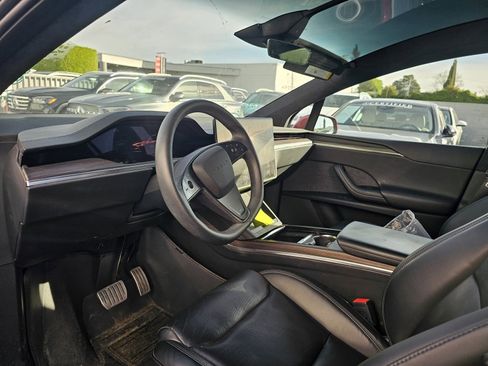 Used 2023 Tesla Model X image 5