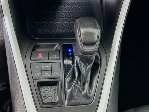 Certified 2021 Toyota RAV4 XLE image 17