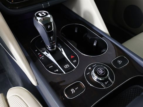 Used 2021 Bentley Bentayga image 19