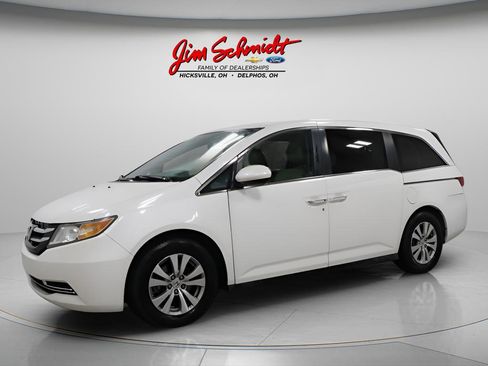 Used 2017 Honda Odyssey SE image 2