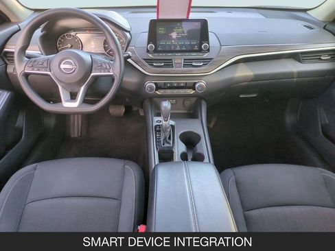 Used 2025 Nissan Altima 2.5 SV FWD image 13