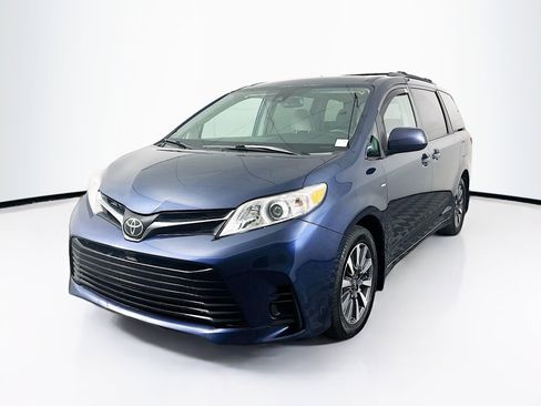 Used 2019 Toyota Sienna LE AWD/4WD image 3
