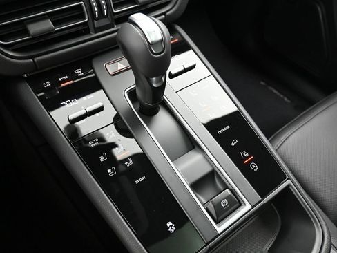 New 2026 Porsche Macan AWD/4WD image 21