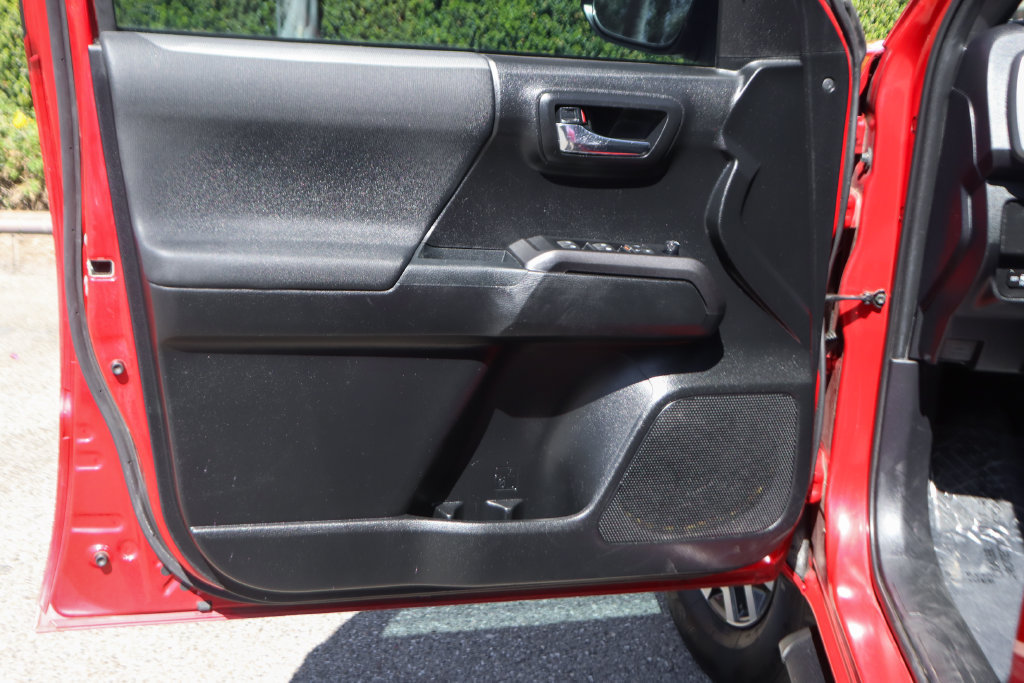 Used 2021 Toyota Tacoma TRD Off-Road w/ Technology Package AWD/4WD image 14
