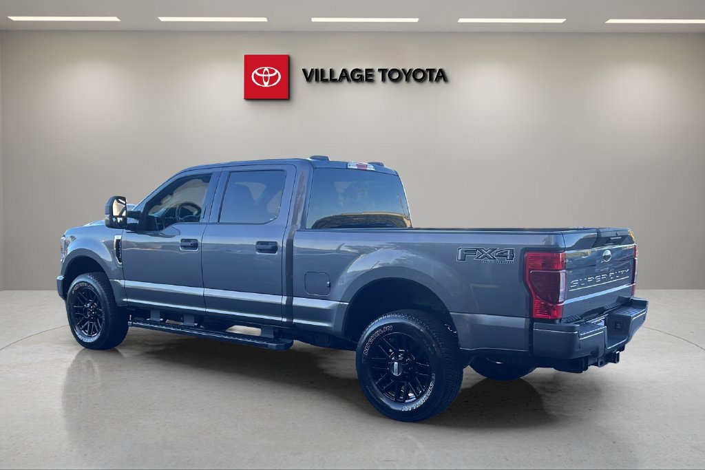 Used 2022 Ford F250 XLT w/ Black Appearance Package AWD/4WD image 3
