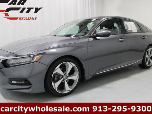 Used 2018 Honda Accord Touring image 1