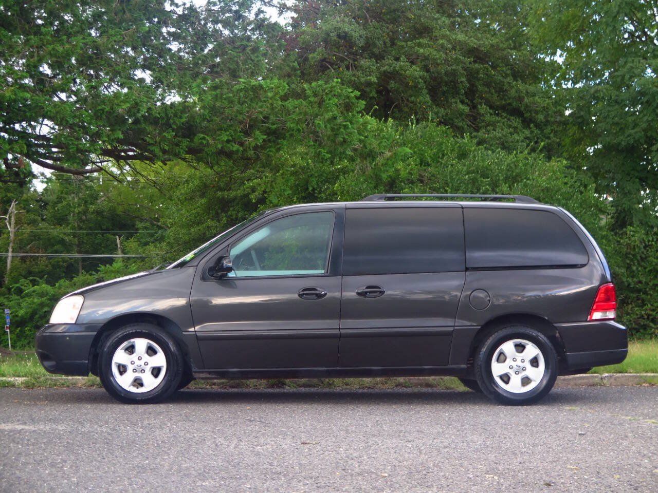 Used 2007 Ford Freestar SE FWD image 2