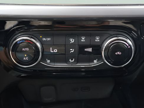 Used 2024 Chevrolet Trax ACTIV w/ Sunroof Package FWD image 20