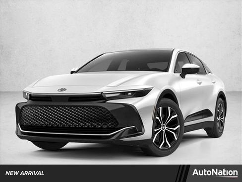 Used 2024 Toyota Crown Limited image 1