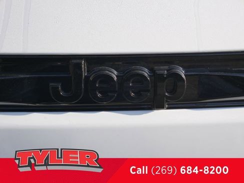 New 2025 Jeep Grand Cherokee Limited w/ Black Appearance Package AWD/4WD image 15