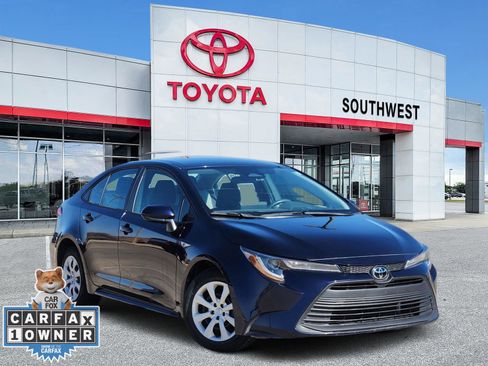Used 2024 Toyota Corolla LE image 1