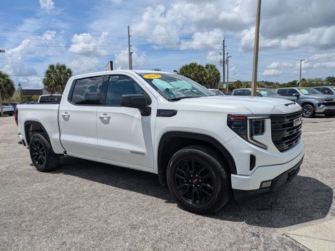 Used 2023 GMC Sierra 1500 Elevation RWD image 2