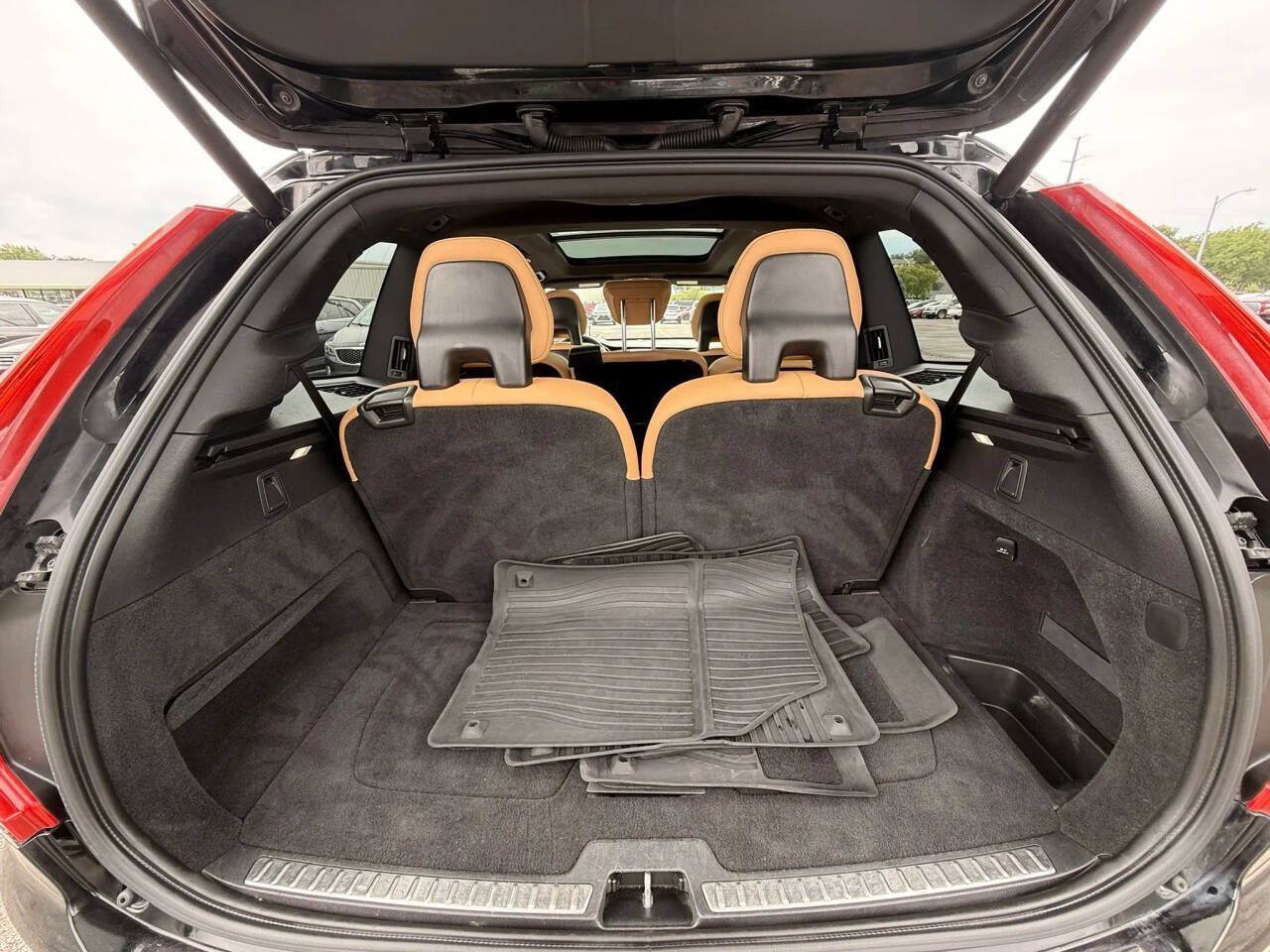 Used 2018 Volvo XC90 T6 Momentum w/ Convenience Package AWD/4WD image 19