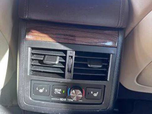 Used 2013 Toyota Avalon Limited image 7