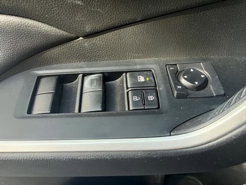 Used 2020 Toyota RAV4 LE FWD image 24