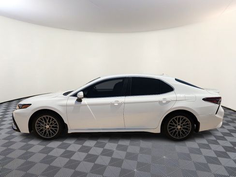 Used 2024 Toyota Camry SE FWD image 2
