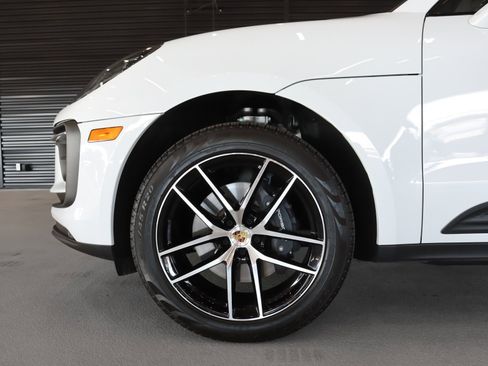 Used 2025 Porsche Macan image 12